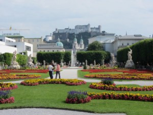 Blick vom Mirabellgarten zur Festung Hohen Salzburg